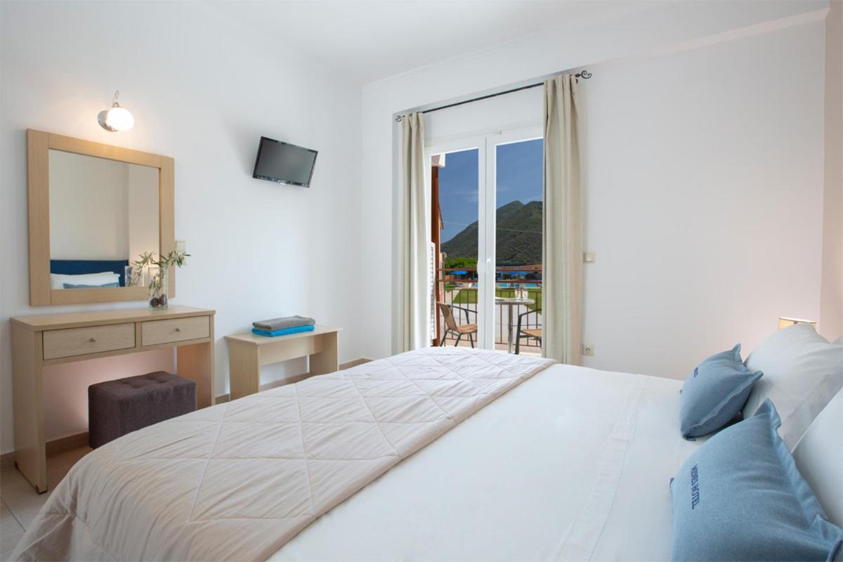 Yénion Menes Hotel מראה חיצוני תמונה