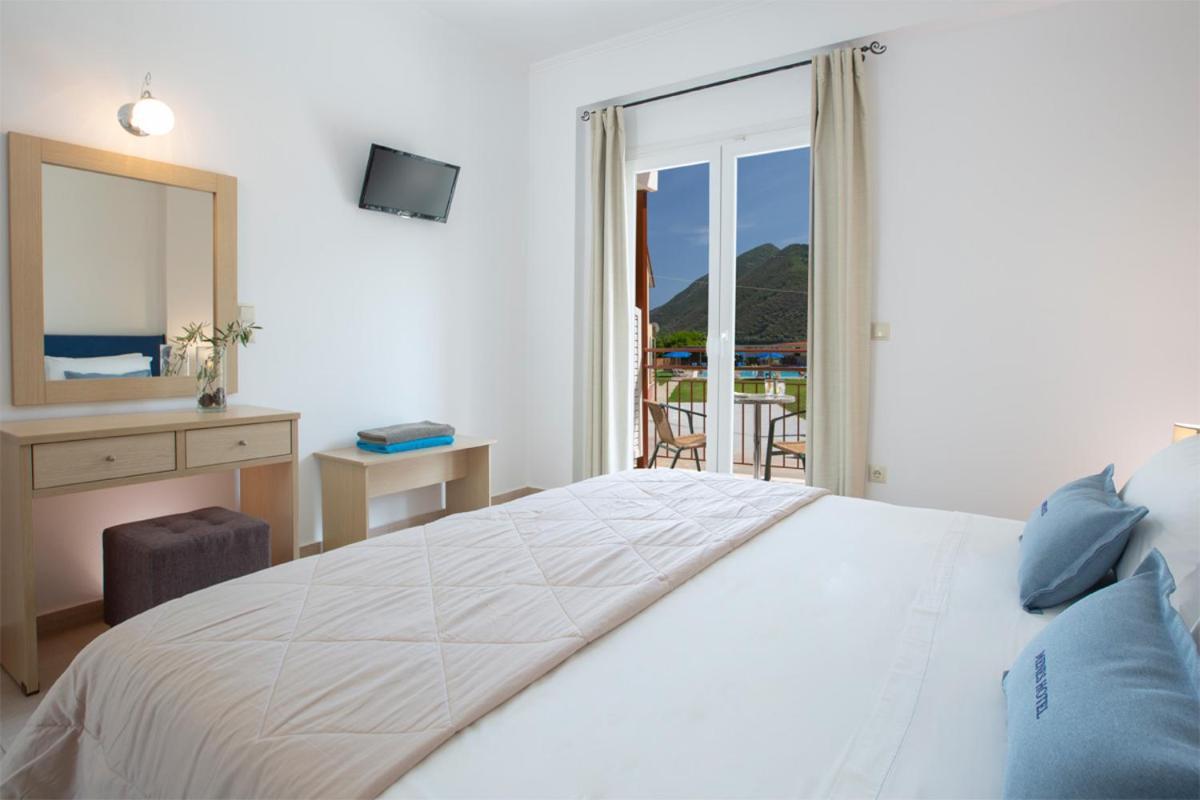 Yénion Menes Hotel מראה חיצוני תמונה